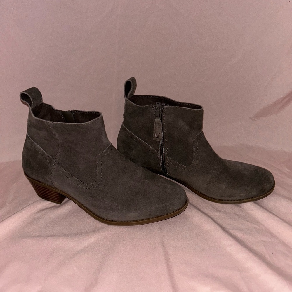 Vionic Vera Ankle Boot - Size 9 - Gray Suede​